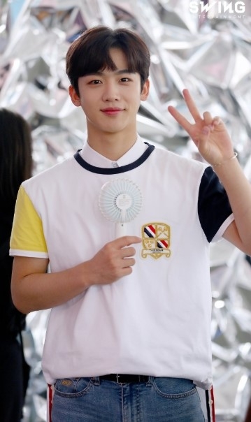 사진=엑스원 공식 트위터